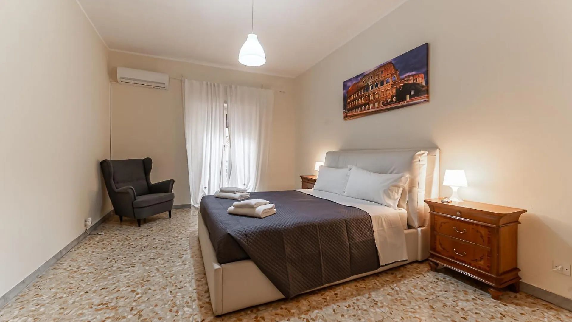 Vacanze Romane - Metro Teano & Wi-Fi Apartment