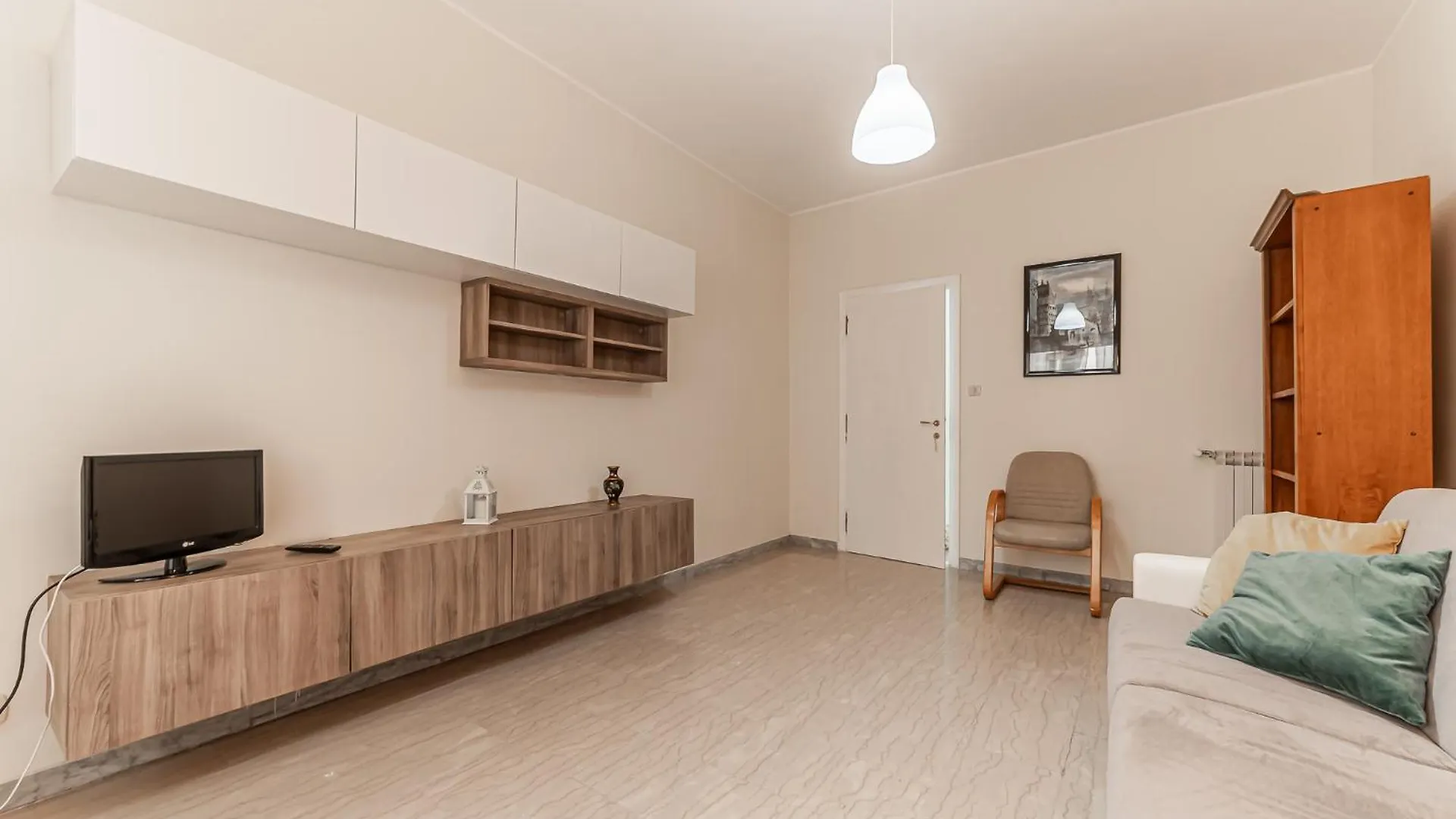 Vacanze Romane - Metro Teano & Wi-Fi Apartment