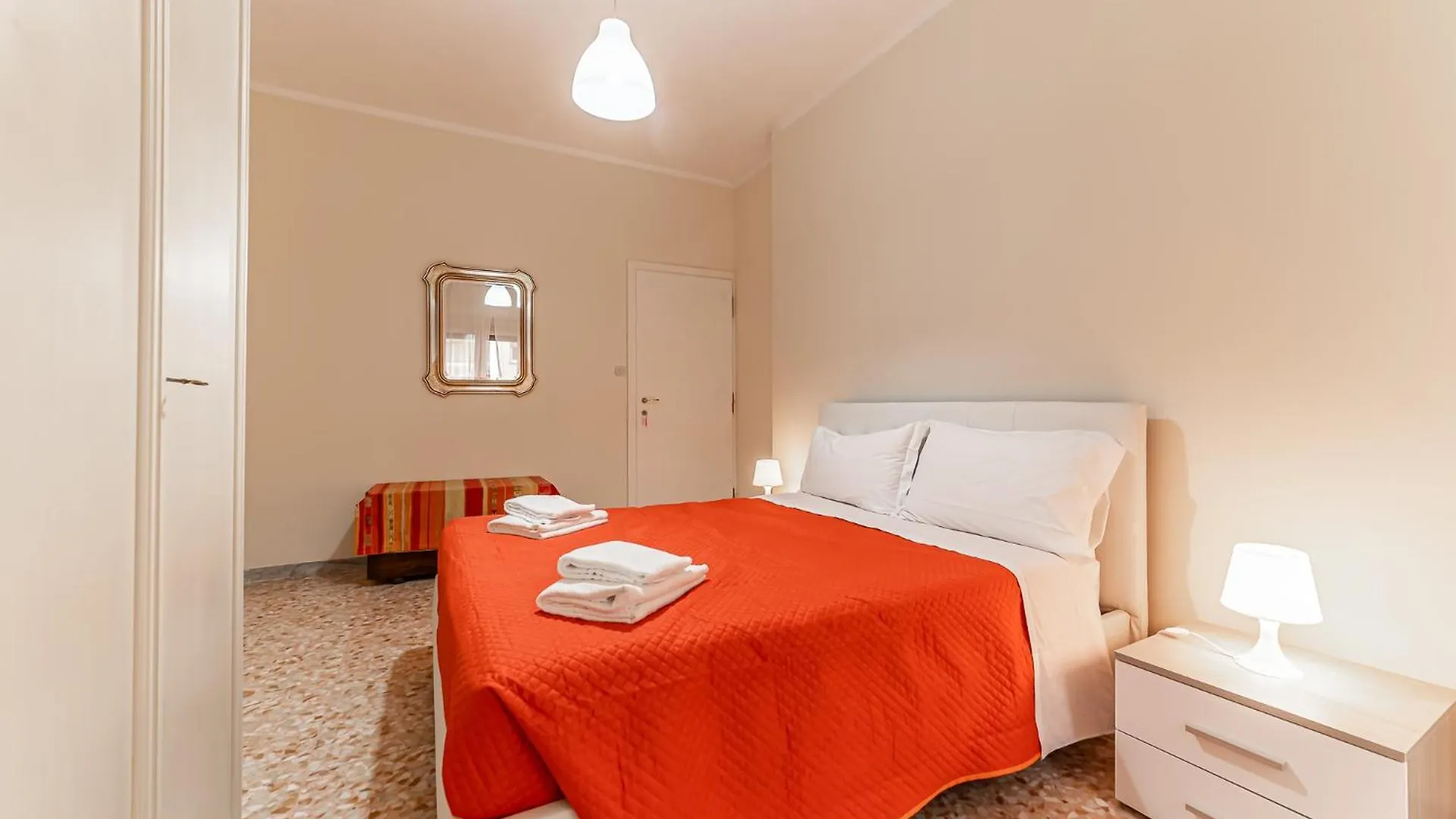Vacanze Romane - Metro Teano & Wi-Fi Apartment