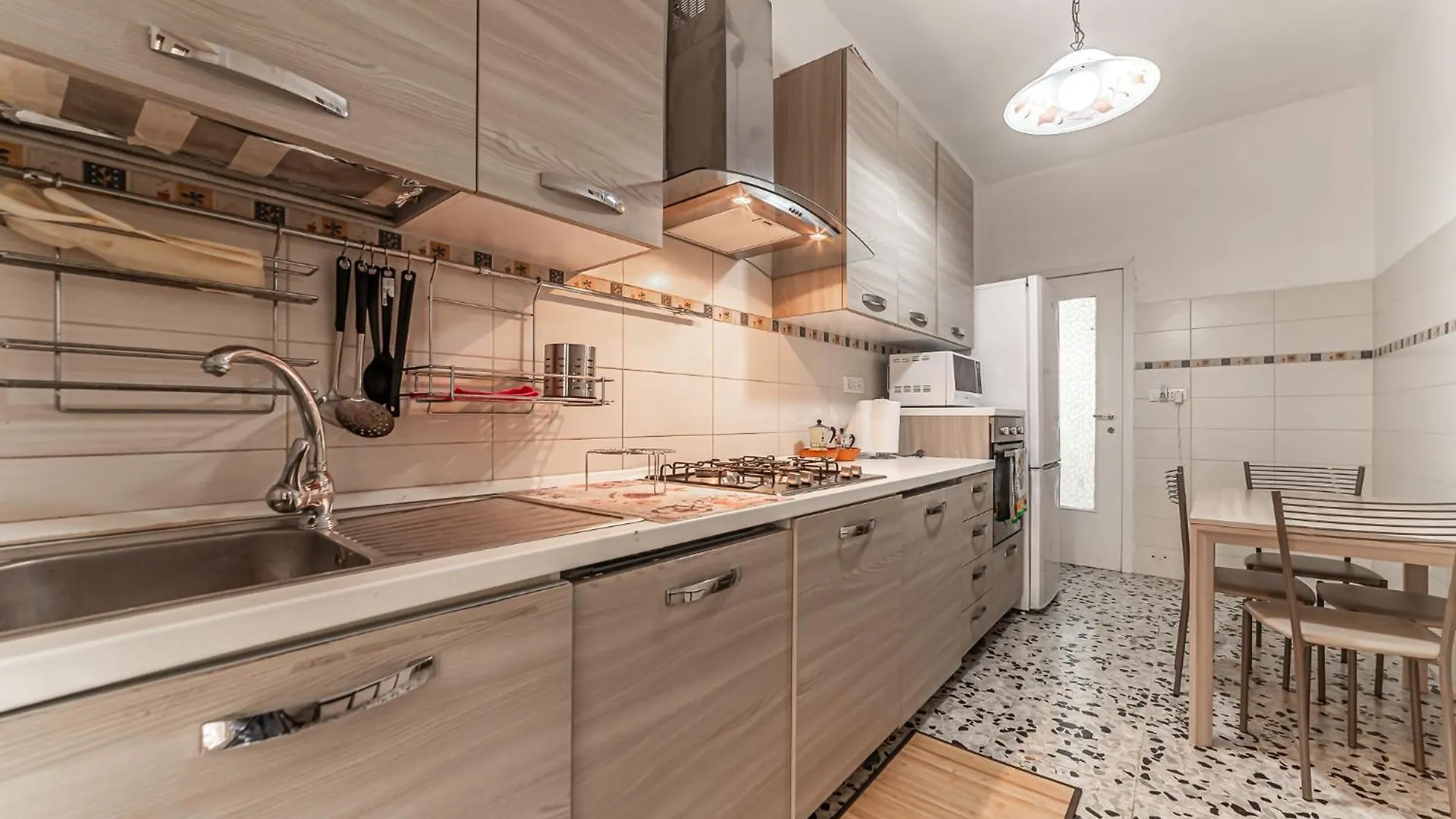Vacanze Romane - Metro Teano & Wi-Fi Apartment