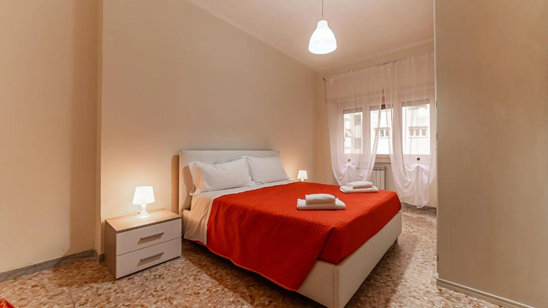 Vacanze Romane - Metro Teano & Wi-Fi Apartment 0*, Rome